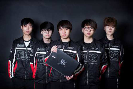 间点燃了比 间点燃了比